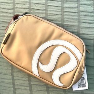 Lululemon Trench/White Opal Everywhere Belt Bag 1L - NWT